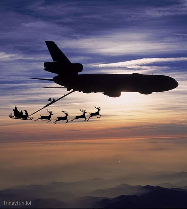 Santa's first mid-air refuelling trial! 🎄
